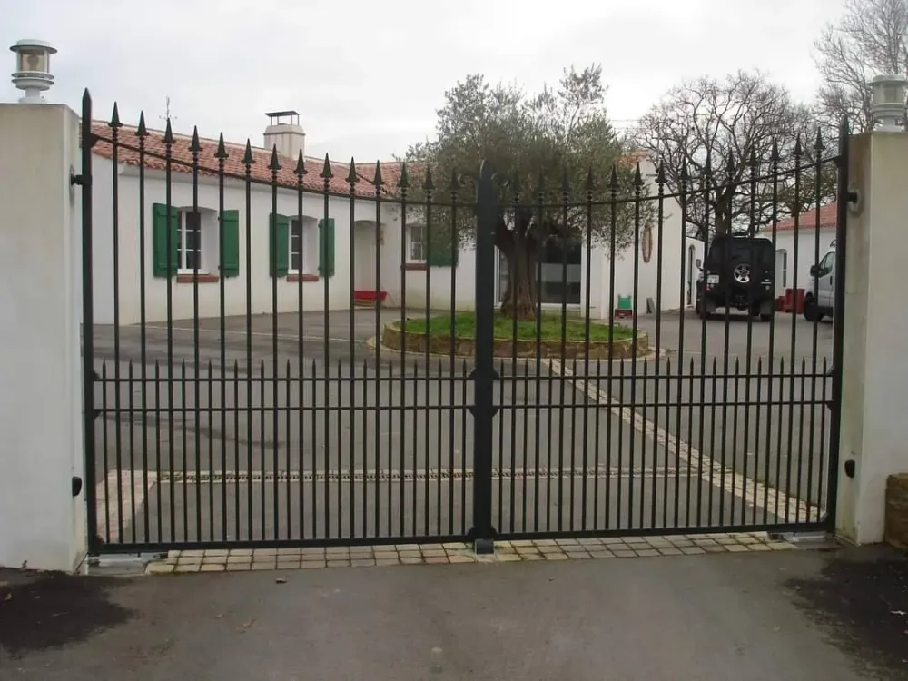 Grille en métal à Commequiers