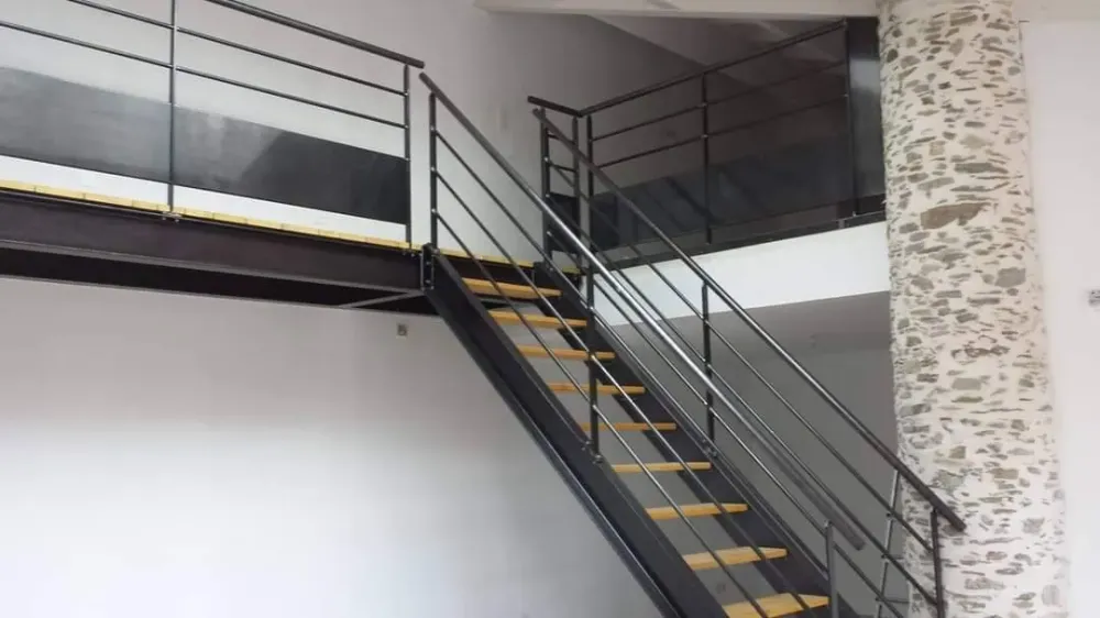 garde-corps-escalier-metal.jpg