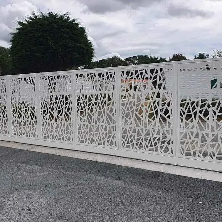 portail-coulissant-metal.jpg